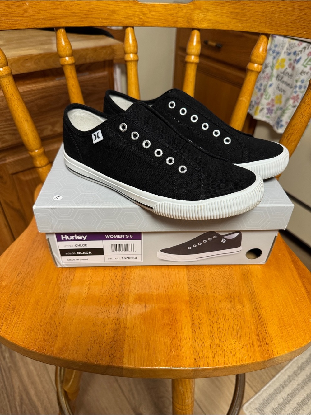 Hurley NWB 8 Chloe Low-Top Slip-On Sneakers Black & White no laces